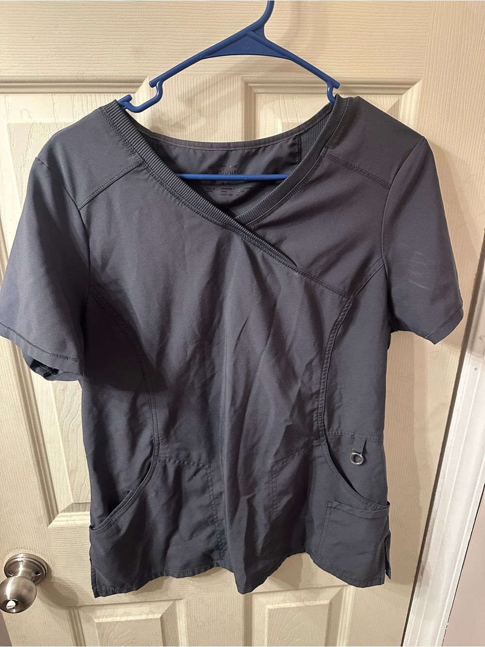 Women's Short Sleeve V-Neck Scrub Top in Dark Gray